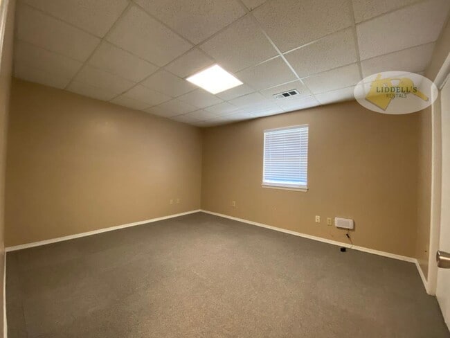 Building Photo - 219 Academy Dr