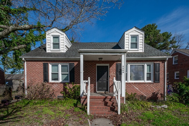 Building Photo - Charming 4-bedroom Cape Cod residence.