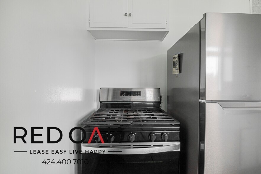 Building Photo - 630 N Cerritos Ave