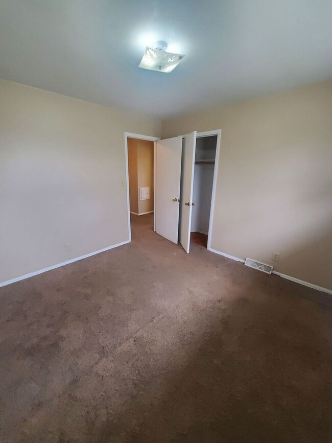 Building Photo - 8615-8617 N 106th St. (Townhouse)