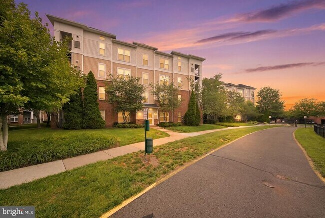 Building Photo - 3850 Lightfoot St