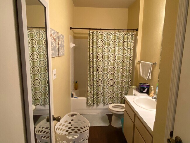 Building Photo - 8517 Island Breeze Ln