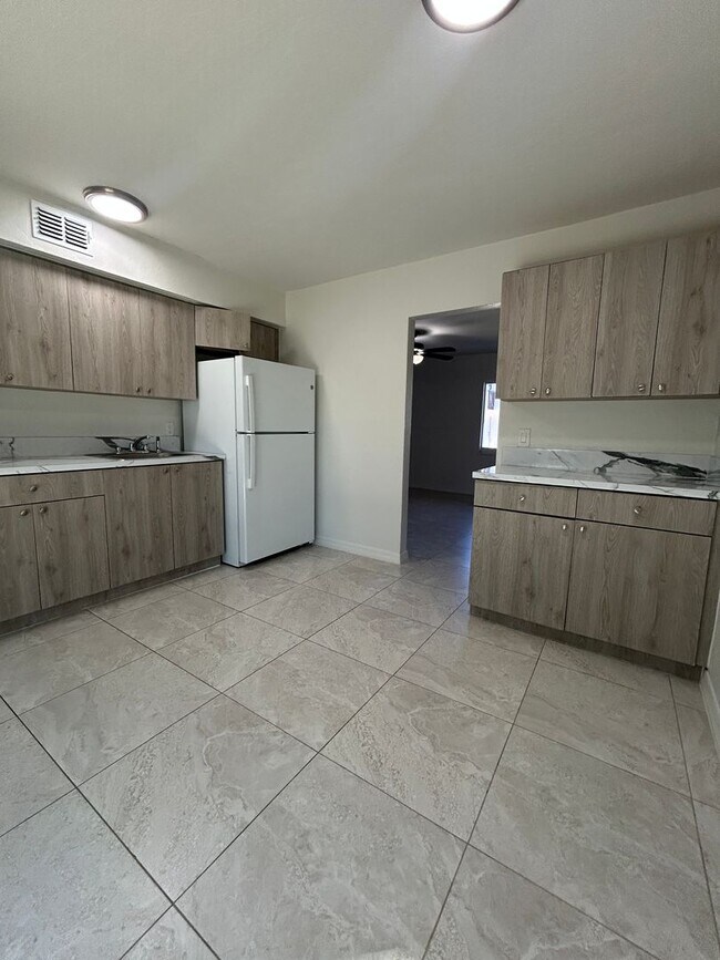 Building Photo - 1st Floor 2 bed 1 Bath Condo - MOVE IN SPECIAL -Apply now & Get Your Application Fee Credited at ...