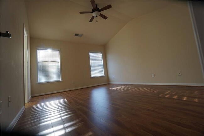 Building Photo - 4652 Creekside Villas Way
