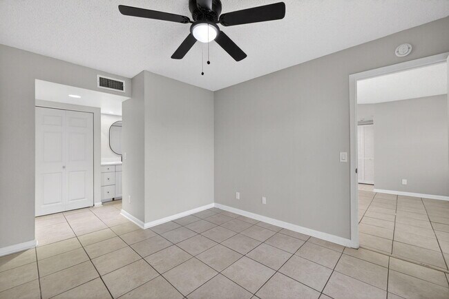 Building Photo - 1650 SE Green Acres Cir