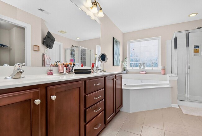 Building Photo - Beautiful Four Bedroom Home in the Berewick Subdivision!