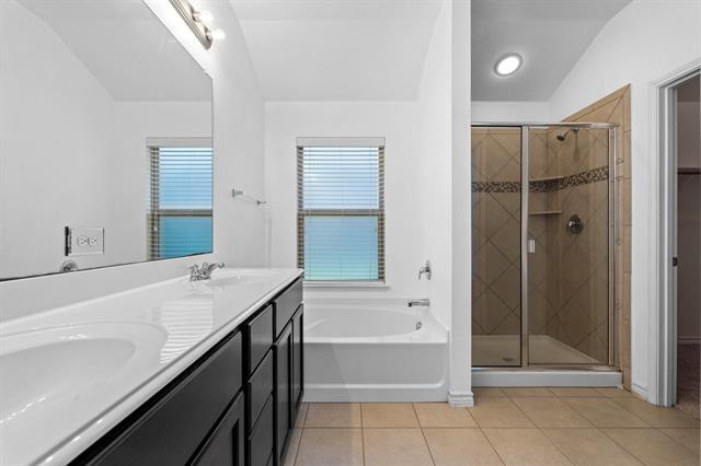 Building Photo - 8613 Vista Royale Dr