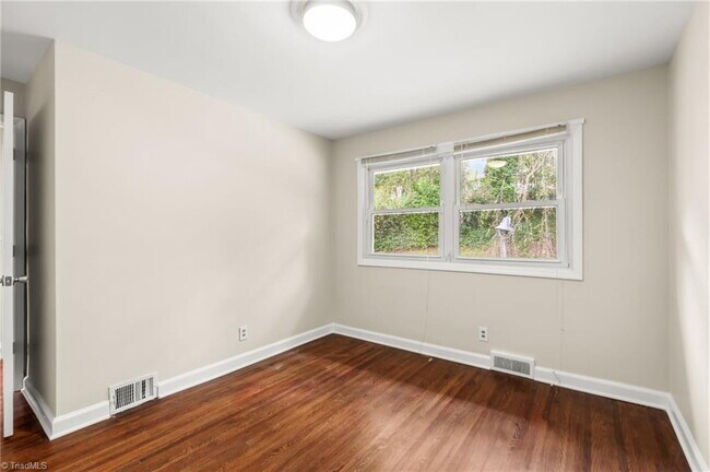 Building Photo - 3 Bedroom Ardmore Home- Pets Welcome-Flexible Lease Lengths Available