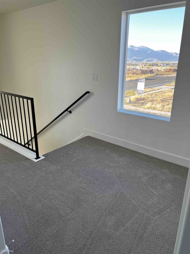 Building Photo - 4 br, 3.5 bath Townhome - 2021 South Sawmi...