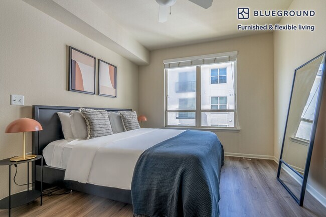 Building Photo - 3210 Esperanza Crossing