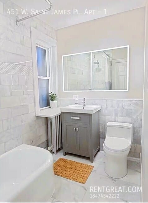 Building Photo - 451 W St James Pl