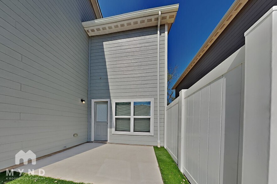 Building Photo - 10913 Quinn Ct