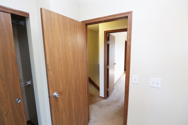 Building Photo - 2227 Teardrop Ave