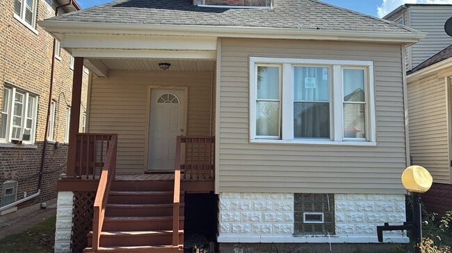 Primary Photo - 8535 S Marquette Ave