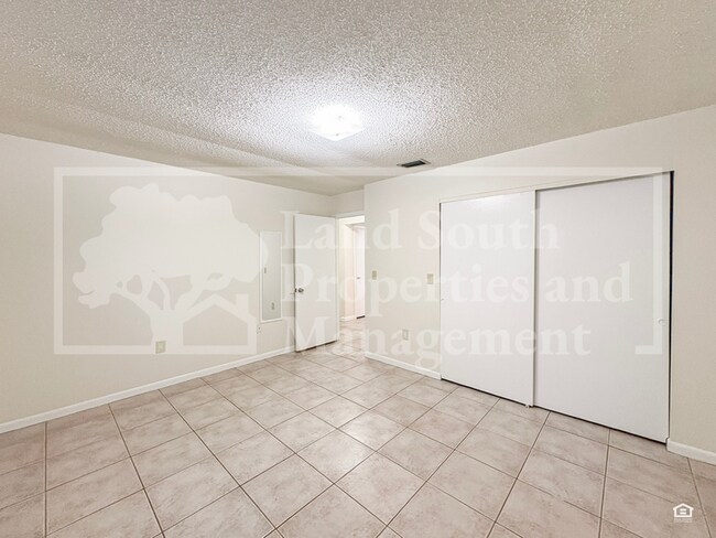 Building Photo - 4819 Fernery Ln