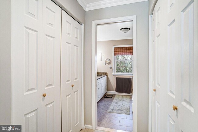 Building Photo - 6302 Shiplett Blvd