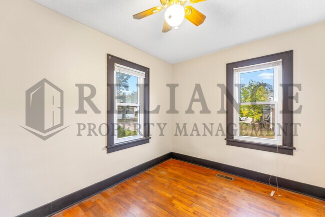 Building Photo - 612 N Custer St