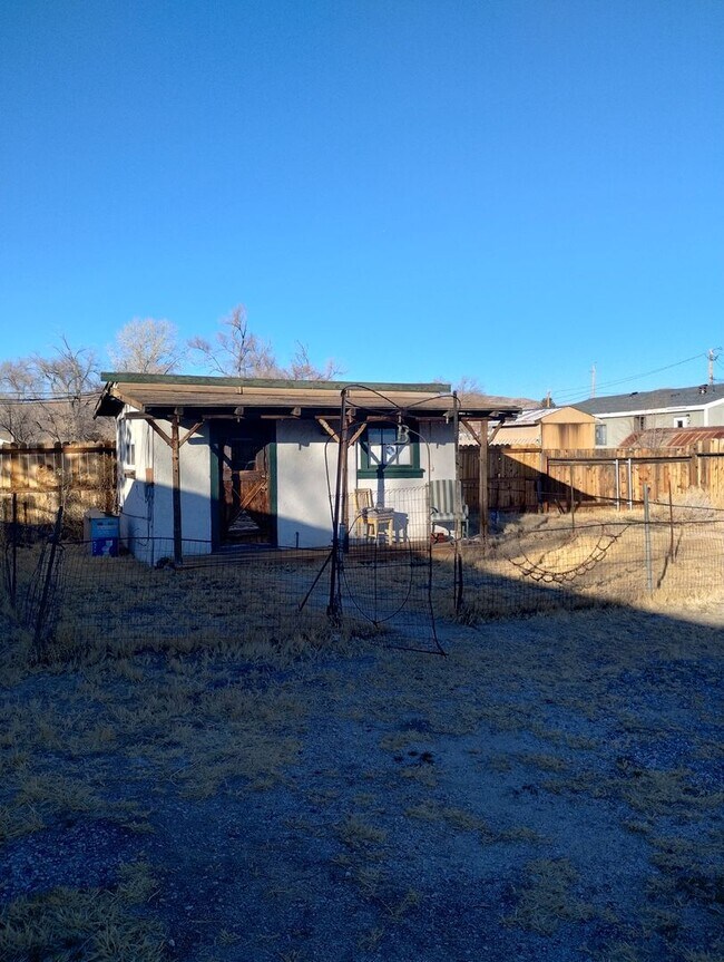 Building Photo - Cozy Studio Cabin with fenced yard.