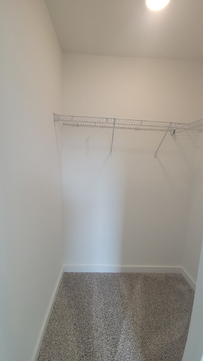 Building Photo - "Charming 3-Bed Oasis with Granite Elegance on Discovery Point Drive!"