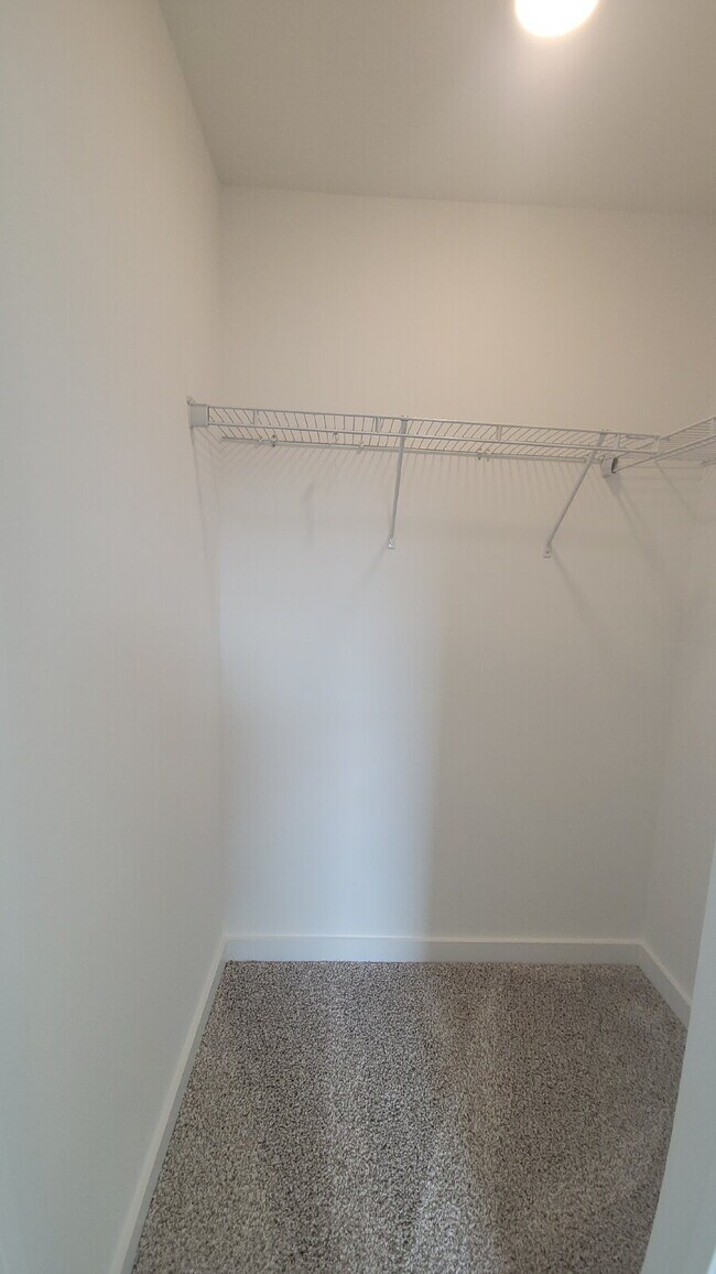 Building Photo - Section 8 Accepted!!! "Charming 3-Bed Oasis with Granite Elegance on Discovery Point Drive!"