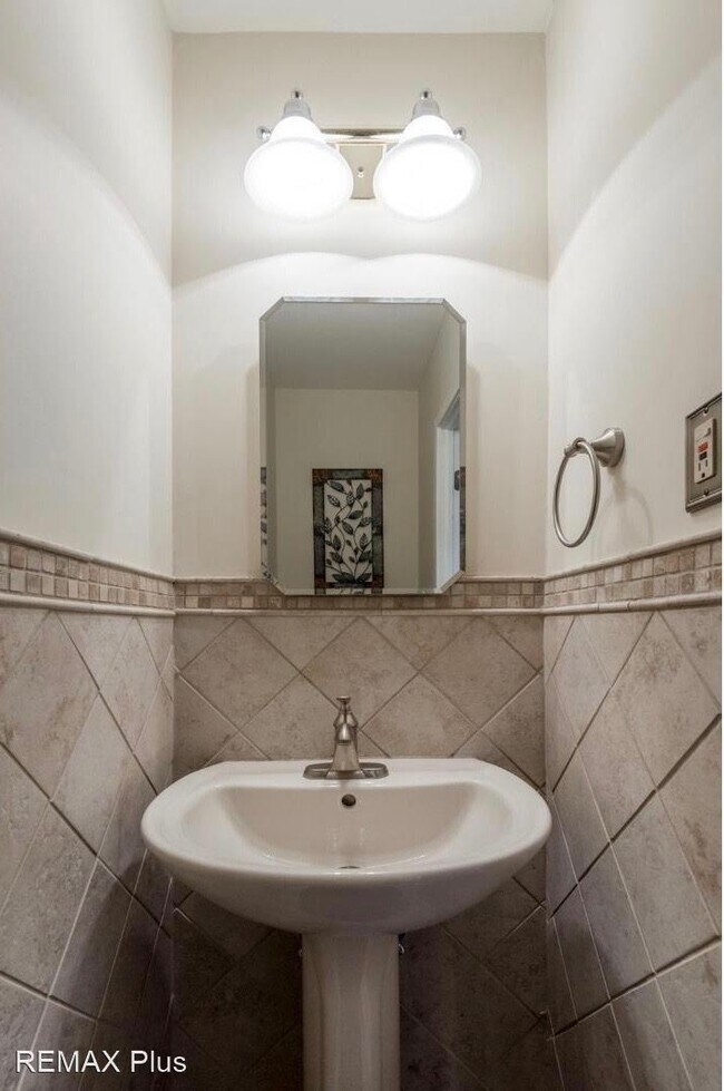 Building Photo - 3 br, 1.5 bath House - 249 Holly Dr.