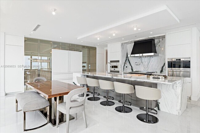 Building Photo - 17975 Collins Ave