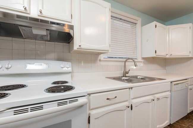 Building Photo - 2815 Irisdale Ave