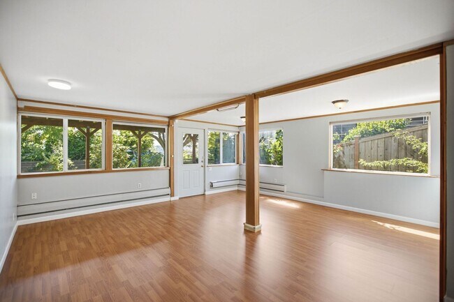 Building Photo - Spacious 4 Bed 2.5 Bath Home with Panoramic Views in Magnolia