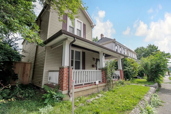 Building Photo - 570 Southwood Ave