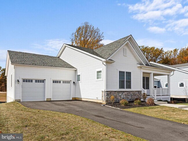 Building Photo - 240 Baldy Ln