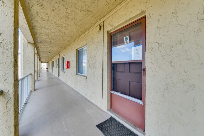 Building Photo - 3817 Lake Bayshore Dr