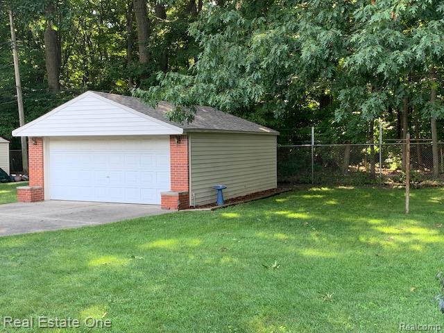 Building Photo - 3921 Custer Ave