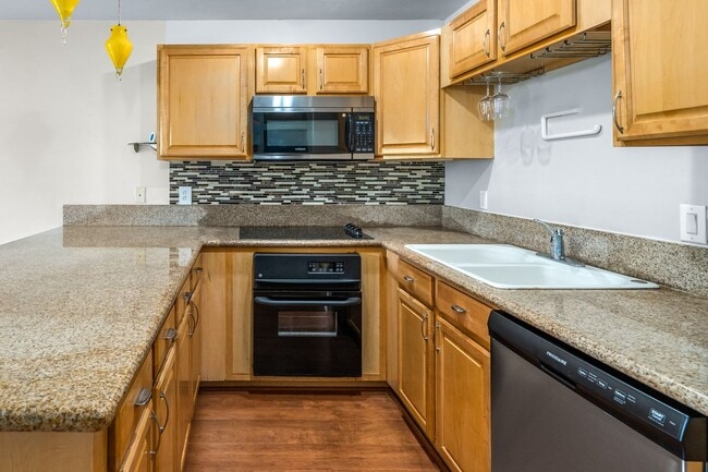 Building Photo - Maui Lani Terraces Studio, Great Mountain View!