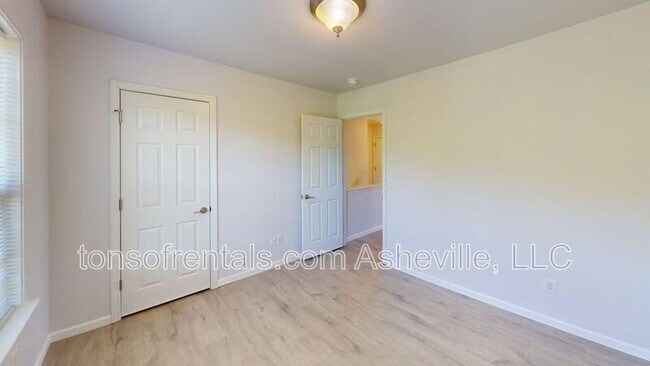 Building Photo - 33 Mallard Run Dr
