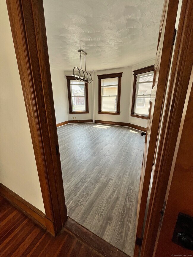 Building Photo - 67 Sisson Ave