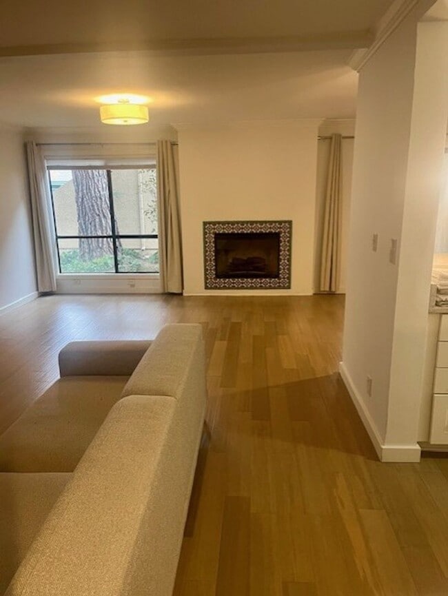 Building Photo - Beautiful Update 2 Bedroom 2 Bathroom Condo