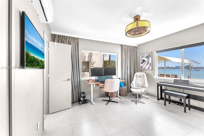 Building Photo - 1130 Venetian Way