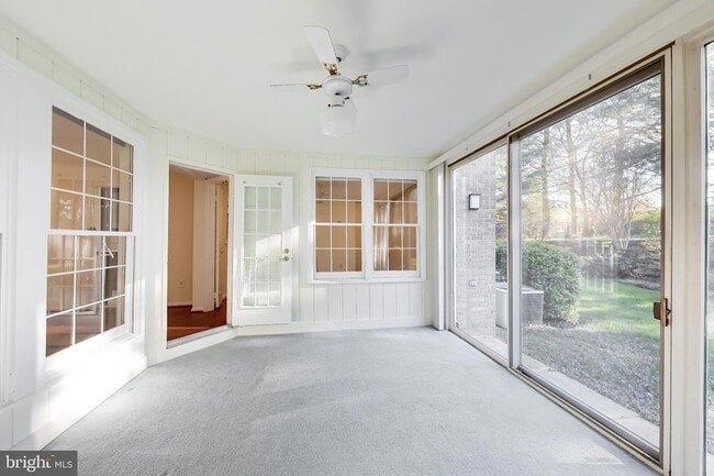 Building Photo - 5707 Brewer House Cir