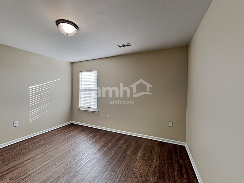 Building Photo - 2848 Tall Oaks Dr