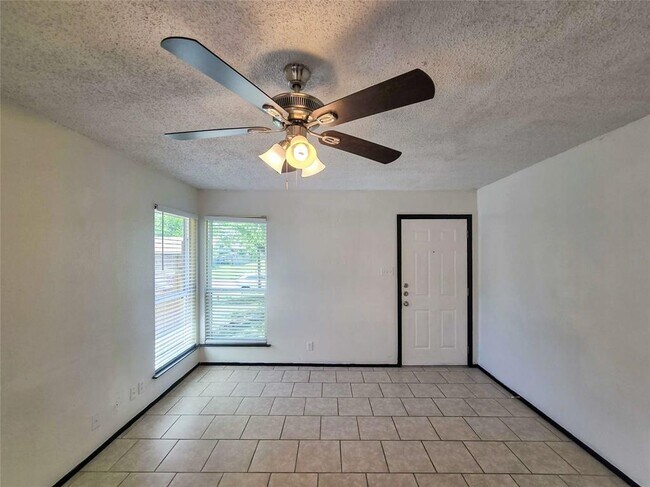 Building Photo - 1820 Nicole Cir