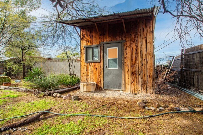 Building Photo - Charming Remodeled 3 Bedroom Brick Home