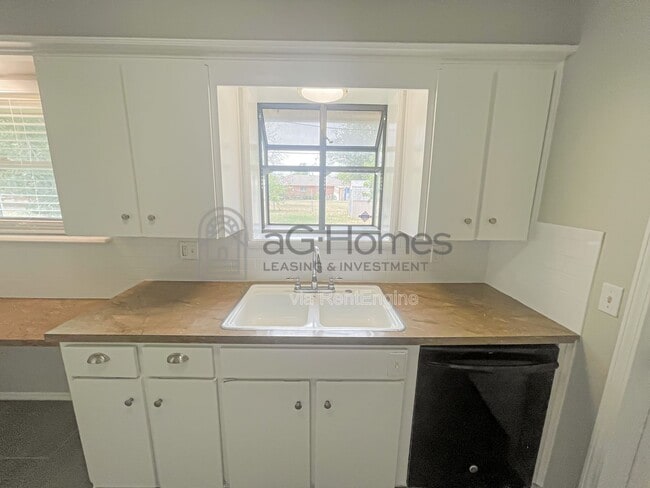 Building Photo - 3012 Neighbors Ln