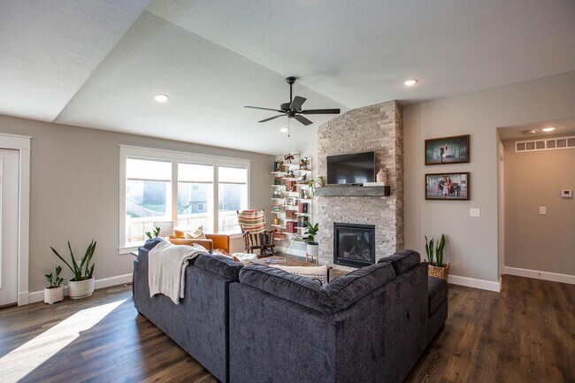 Building Photo - Stunning 4 Bed, 3 Bath Home | 3-Car Garage | Scenic Meadows