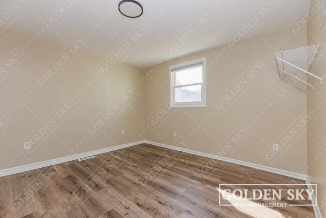 Building Photo - 2915 S Vine St