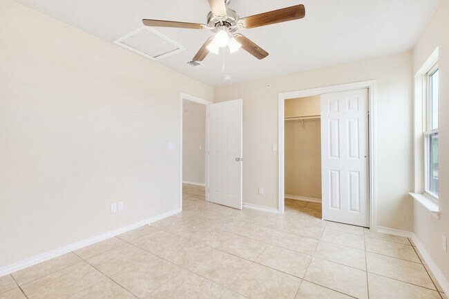 Building Photo - Stylish 3 Bed, 2 Bath Apartment in Georgetown