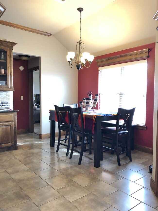 Building Photo - 10527 JORDYNN'S Xing