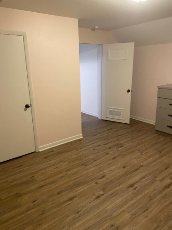 Building Photo - 902 Townline Rd