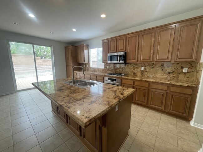 Building Photo - 37280 Parkway Dr