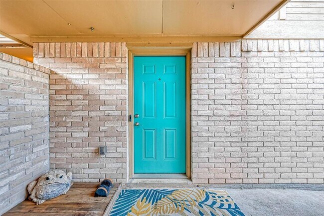 Building Photo - 502 Birdsong Dr