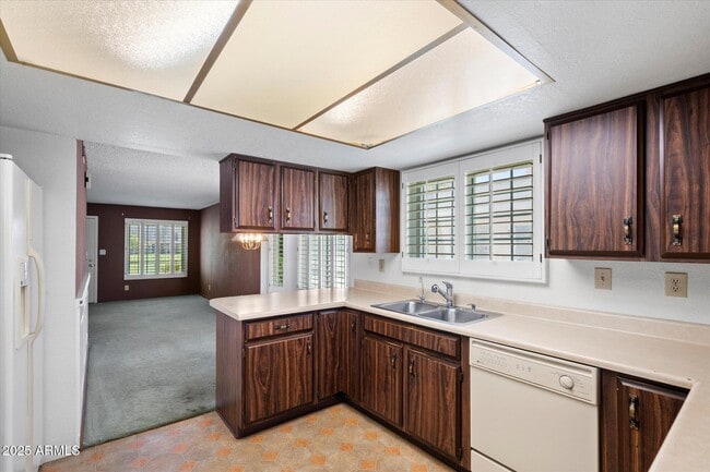 Building Photo - 1001 E Lodge Dr